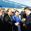 Các quan chức Chính phủ CHLB Đức đón Thủ tướng Nguyễn Xuân Phúc và Phu nhân tại sân bay quốc tế Frankfurt. (Ảnh: Thống Nhất/TTXVN)