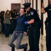 Cảnh sát Mỹ đã bắt nhiều người biểu tình. (Nguồn: AFP)