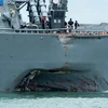 Tàu khu trục USS John S. McCain bị hư hại sau vụ va chạm. (Nguồn: Getty Images)