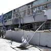 Binh sỹ Afghanistan điều tra tại hiện trường vụ đánh bom. (Nguồn: EPA/TTXVN)
