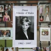 Những bức hình tưởng nhớ Công nương Diana. (Nguồn: AFP)