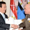 Bộ trưởng Hàn Quốc Song Young-moo và người đồng cấp Sedki Sobhi của Ai Cập. (Nguồn: Yonhap)