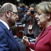 Bà Merkel (phải) đang chiếm ưu thế trước Martin Schulz. (Nguồn: newsweek)