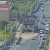 Ngôi nhà cản trở giao thông suốt 14 năm trời. (Nguồn: shanghaiist.com)