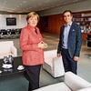 Thủ tướng Đức Angela Merkel đón tiếp Philipp Lahm.