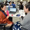 Nhân viên thuộc Bộ Môi trường Nhật Bản mặc quần áo giữ nhiệt khi làm việc nhằm hưởng ứng chiến dịch "Warm Biz" ngày 1/11. (Nguồn: Kyodo/TTXVN)