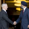 Bộ trưởng Quốc phòng Canada Harjit S. Sajjan (phải) và người đồng cấp Mỹ James Mattis. (Nguồn: National Post)