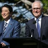 Thủ tướng Nhật Bản Shinzo Abe (trái) và người đồng cấp Australia Malcolm Turnbull. (Nguồn: EPA)