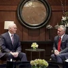 Quốc vương Jordan Abdullah II (phải) tiếp tiếp Phó Tổng thống Mỹ Mike Pence. (Nguồn: AP)