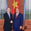 Thủ tướng Nguyễn Xuân Phúc tiếp ông Jonathan Choi, Chủ tịch Tập đoàn Sunwah (Hong Kong, Trung Quốc). (Ảnh: TTXVN)