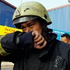 Trung sỹ Lê Trường Sơn, lính trinh sát thuộc Phòng Cảnh sát Phòng cháy chữa cháy Quận 8, tham gia cứu nhiều người trong vụ cháy sáng 23/3 tại chung cư Carina. (Ảnh: Mạnh Linh/TTXVN)