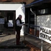 Cử tri Anh bỏ phiếu tại một địa điểm bầu cử ở Hampshire, phía tây London. (Nguồn: AFP/TTXVN)