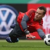 Neuer tập luyện trước trận chung kết DFB. (Nguồn: AFP)