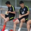 Cầu thủ Hàn Quốc ăn chuối ở các buổi tập. (Nguồn: Yonhap)