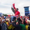 Người hâm mộ Ai Cập cổ vũ cho đội nhà từ quê hương. (Nguồn: Reuters)