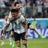 Messi và Rojo thay nhau lập công giúp Argentina vào vòng 1/8. 