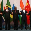 Các nhà lãnh đạo BRICS chụp ảnh lưu niệm tại Hội nghị ở Johannesburg ngày 26/7. (Ảnh: AFP/TTXVN)