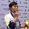 Hình ảnh Nguyễn Thị Thật nhận huy chương vàng tại SEA Games 29.