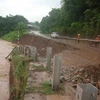 Quốc lộ 6 đoạn qua xã Chiềng Hặc, huyện Yên Châu hư hỏng nặng do mưa lũ. (Ảnh: Nguyễn Chiến/TTXVN)