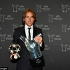 Lika Modric nhận cú đúp giải thưởng của UEFA.