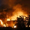 Lãnh sự quán Iran ở thành phố Basra bị những người biểu tình quá khích đốt phá ngày 7/9. (Ảnh: AFP/TTXVN)