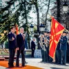 Thủ tướng Macedonia Zoran Zaev (thứ 2, trái) tại lễ đón Bộ trưởng Quốc phòng Mỹ James Mattis. (Ảnh: AFP/TTXVN)