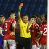 Than Quảng Ninh (áo đỏ) mất 2 cầu thủ quan trọng vì án phạt trước trận gặp Sông Lam Nghệ An.