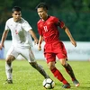 U16 Việt Nam (áo đỏ) và U16 Iran dắt tay nhau về nước. (Nguồn: AFC)