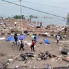 Hiện trường ngổn ngang, đổ nát sau khi sóng thần ập vào Palu, đảo Sulawesi, Indonesia ngày 28/9. (Ảnh: AFP/TTXVN)