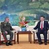Chủ tịch Trung Quốc Tập Cận Bình gặp Bộ trưởng Quốc phòng Nga Sergei Shoigu. (Nguồn: Xinhua)