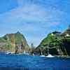 Quần đảo Dokdo do Hàn Quốc kiểm soát song Nhật Bản cũng tuyên bố chủ quyền và gọi là Takeshima.