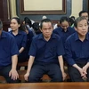 Các bị cáo tại phiên tòa xét xử sơ thẩm. (Ảnh: Thành Chung/TTXVN)
