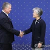 Đặc phái viên Mỹ Stephen Biegun gặp Ngoại trưởng Hàn Quốc Kang Kyung-wha. (Nguồn: Yonhap)