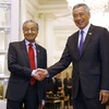 Thủ tướng Malaysia Mahathir Mohamad gặp Thủ tướng Singapore Lý Hiển Long. (Nguồn: tribtown.com)