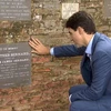 Thủ tướng Canada Trudeau tới viếng mộ bà cố bốn đời của ông, bà Esther Bernard. (Nguồn: channelnewsasia)