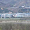 Khu công nghiệp chung Kaesong nhìn từ Paju, Hàn Quốc. (Ảnh: AFP/TTXVN)