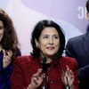 Bà Zurabishvili (giữa) tái đắc cử Tổng thống Gruzia. (Nguồn: Reuters)