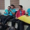 Các cầu thủ Việt Nam tại phòng chờ nhập cảnh tại sân bay Bacolod. (Ảnh: Hoàng Linh/TTXVN)