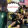 Cầu thủ Malaysia chế giễu thủ thành Chatchai của Thái Lan. (Nguồn: Fox Sports)
