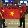 Cổ động viên lên đường sang Malaysia, 'tiếp lửa' cho tuyển Việt Nam
