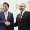 Tổng thống Nga Putin (phải) tại cuộc gặp Thủ tướng Nhật Bản Abe. (Nguồn: Kyodo)
