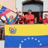 Tổng thống Venezuela Nicolas Maduro (giữa) trong cuộc míttinh ủng hộ Chính phủ của ông tại Caracas. (Ảnh: THX/TTXVN)