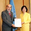 Đại sứ Nguyễn Thị Bích Huệ trình Thư ủy nhiệm lên Tổng Giám đốc FAO, tiến sỹ José Graziano Da Silva. (Ảnh: Huy Thông/Vietnam+)