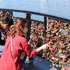 Ngày Valentine lãng mạn trên cầu Tình yêu tại Đà Nẵng 