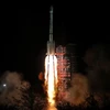 Tên lửa đẩy Trường Chinh 3B mang theo vệ tinh ChinaSat 6C rời bệ phóng. (Ảnh: THX/TTXVN)