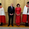 Đại sứ Việt Nam Lê Linh Lan và Tổng thống Thụy Sĩ Ueli Maurer, tại lễ trình quốc thư, ngày 9/4 tại Bern, Thụy Sĩ. (Ảnh: TTXVN phát)