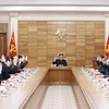 Nhà lãnh đạo Triều Tiên Kim Jong-un (giữa) phát biểu tại cuộc họp mở rộng của Bộ Chính trị Trung ương đảng Lao động Triều Tiên, ngày 9/4. (Ảnh: Yonhap/TTXVN)