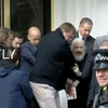 Cảnh sát Anh bắt giữ nhà sáng lập WikiLeaks Julian Assange. (Nguồn: Ruptly)