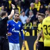 Reus lĩnh thẻ đỏ trực tiếp trong trận thua thảm của Dortmund. (Nguồn: RP Online)