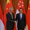 Thủ tướng Trung Quốc Lý Khắc Cường (trái) gặp người đồng cấp Singapore Lý Hiển Long. (Nguồn: straitstimes)